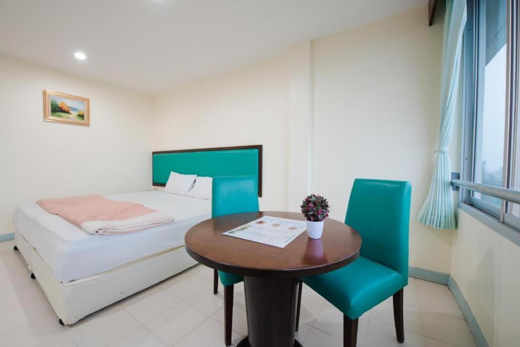 Nice Beach Hotel Rayong Eksteriør bilde
