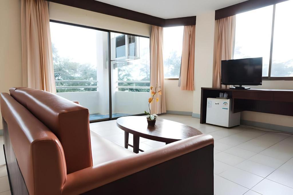 Nice Beach Hotel Rayong Eksteriør bilde