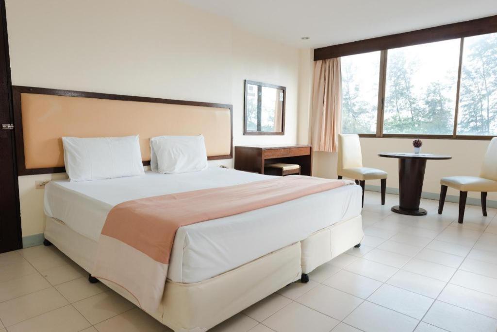 Nice Beach Hotel Rayong Eksteriør bilde